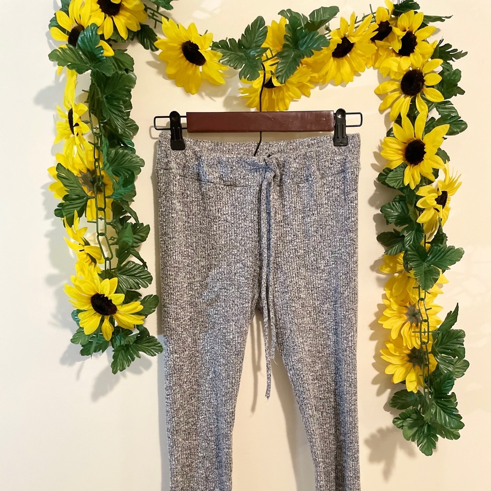 gray leggings